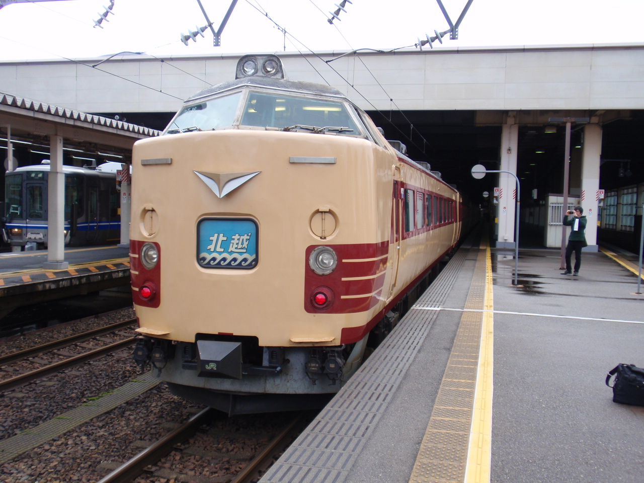 金沢駅富山側での485系（新潟車両センターT18編成）