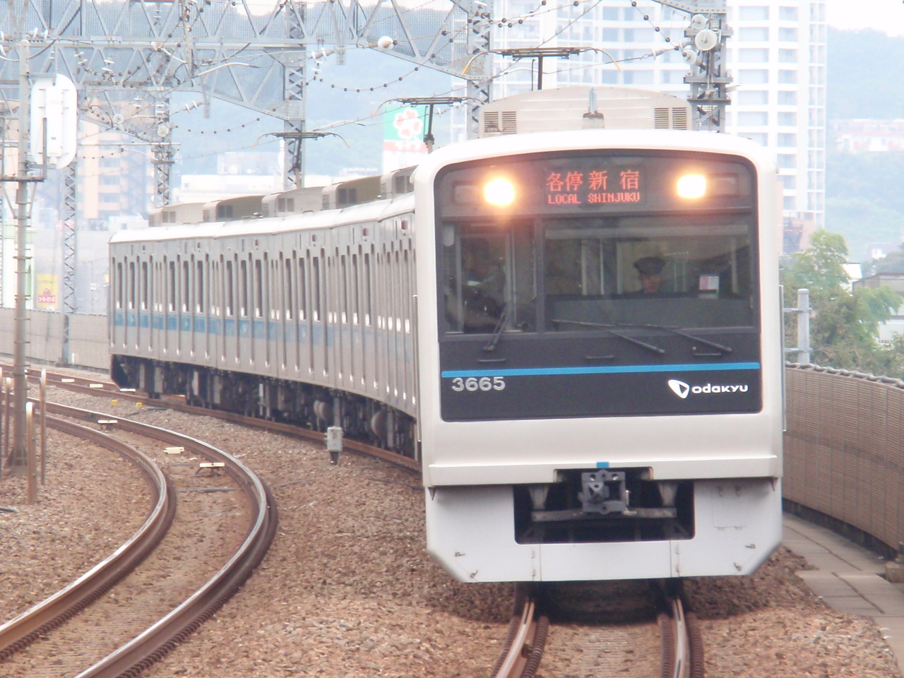 小田急線狛江駅上りホーム小田原方