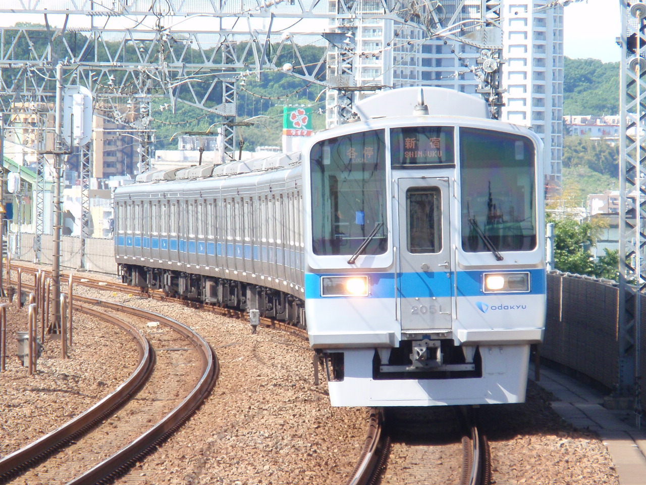 狛江駅上りホーム小田原方