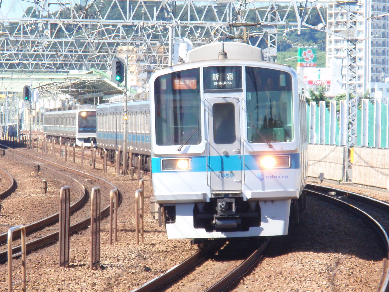 狛江駅上りホーム小田原方