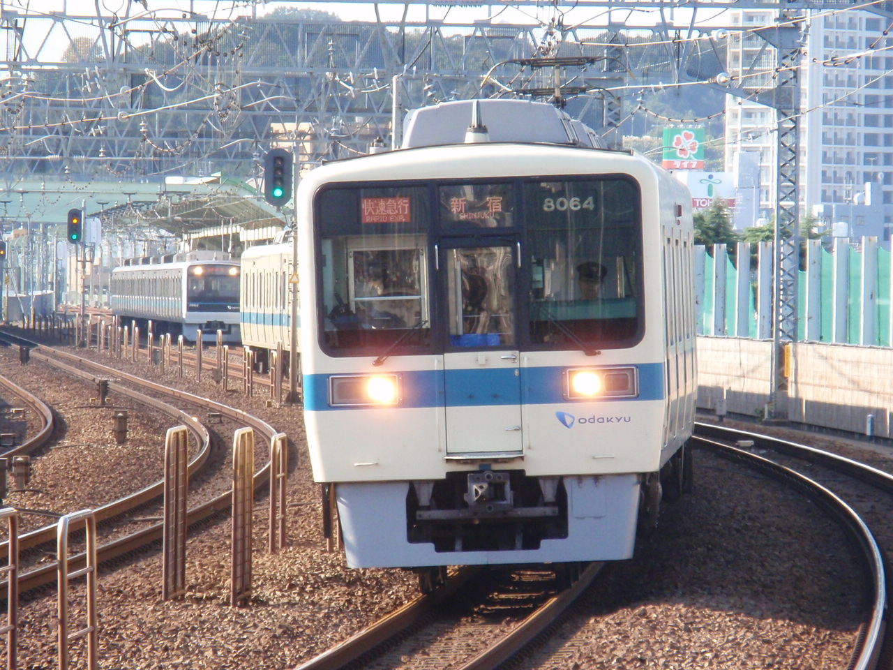 狛江駅上りホーム小田原方