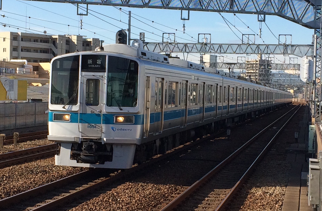 喜多見駅上りホーム小田原方