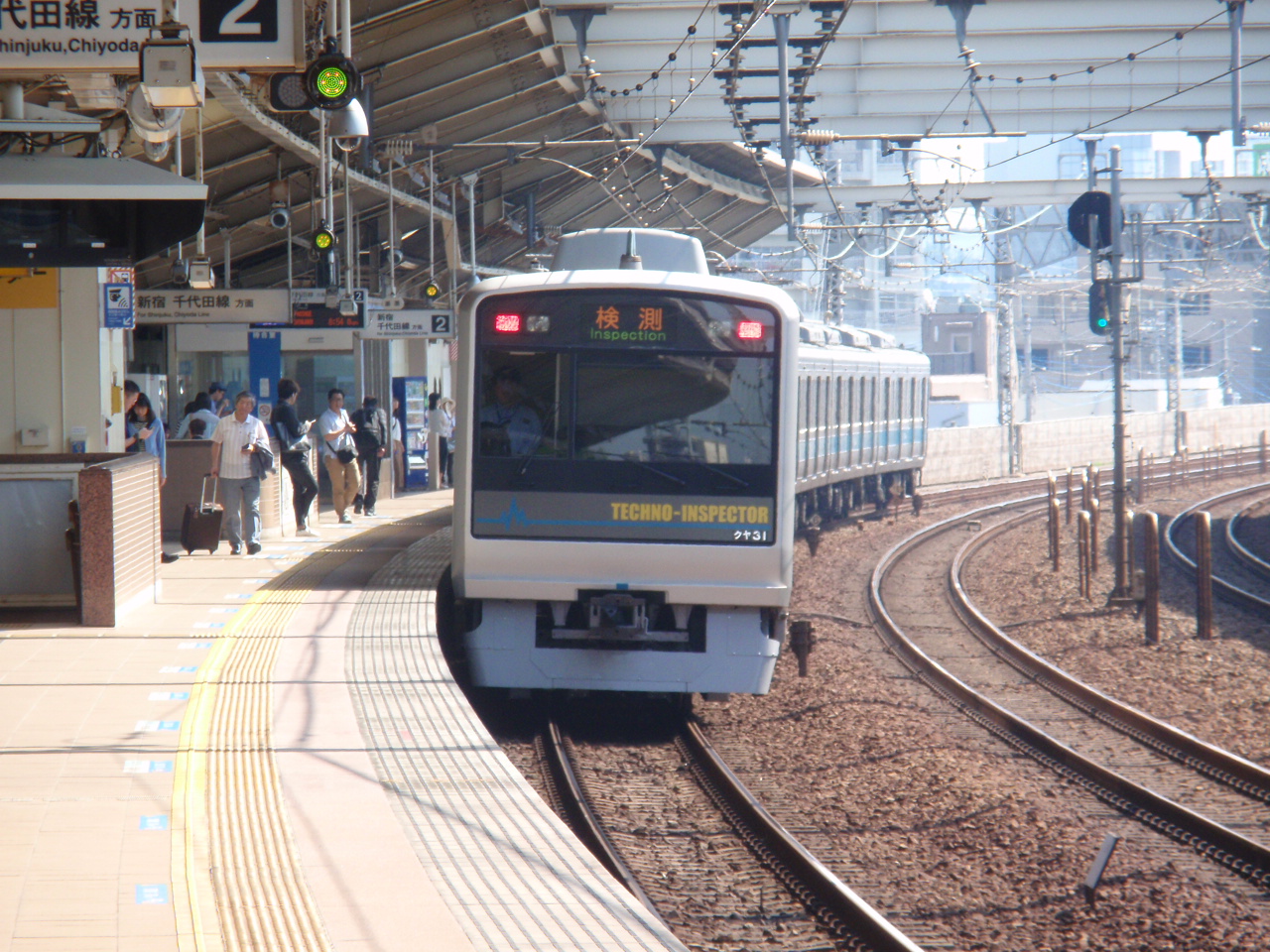 狛江駅上りホーム小田原方