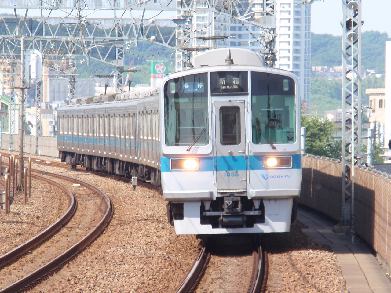 狛江駅上りホーム小田原方