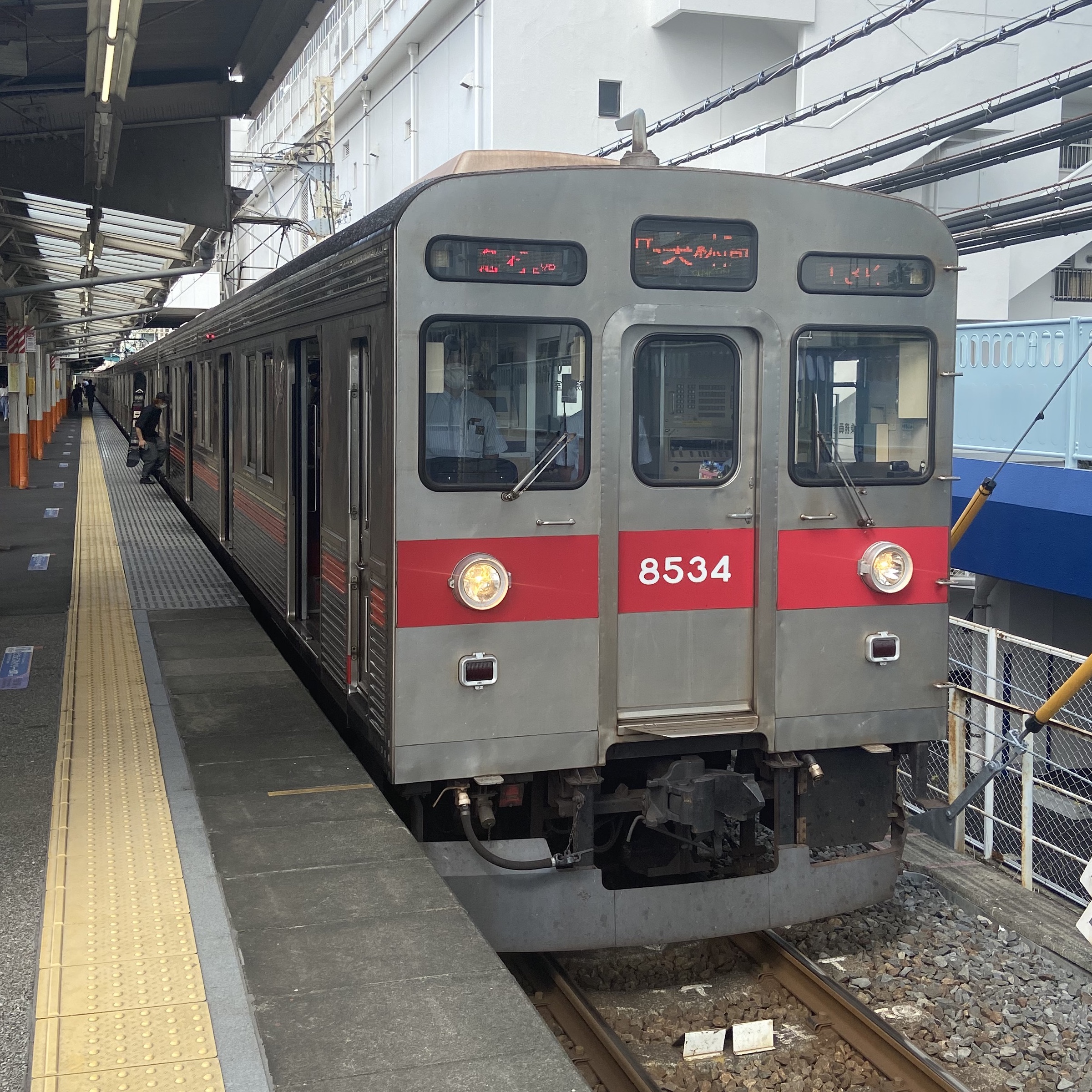 西新井駅・東武伊勢崎線、東急8500形