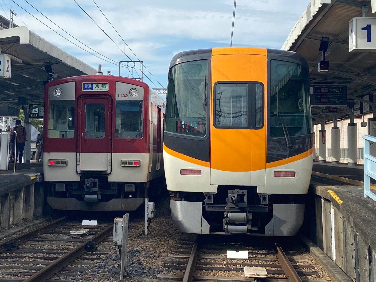 橿原神宮前駅・近鉄、1518特急列車