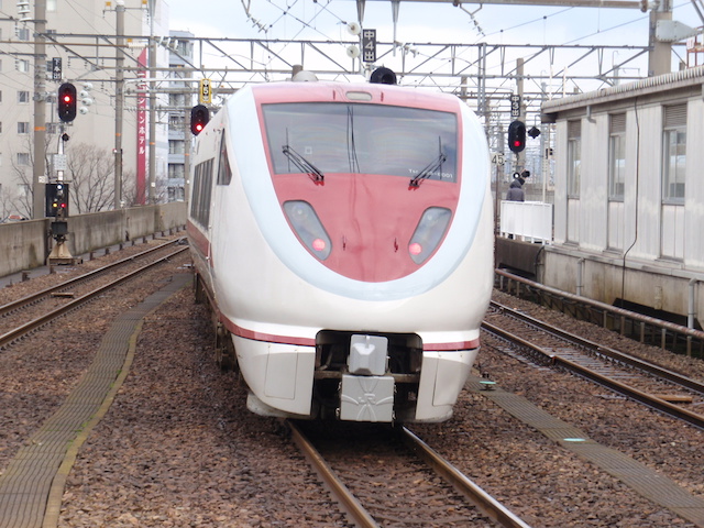 金沢駅7番ホーム富山側