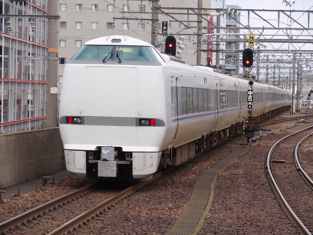 金沢駅7番ホーム富山側