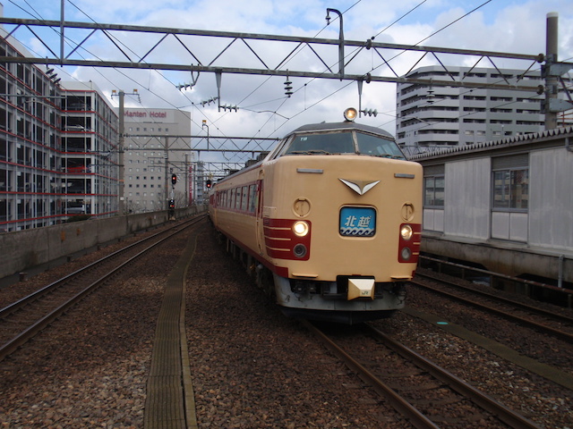 金沢駅7番ホーム富山側