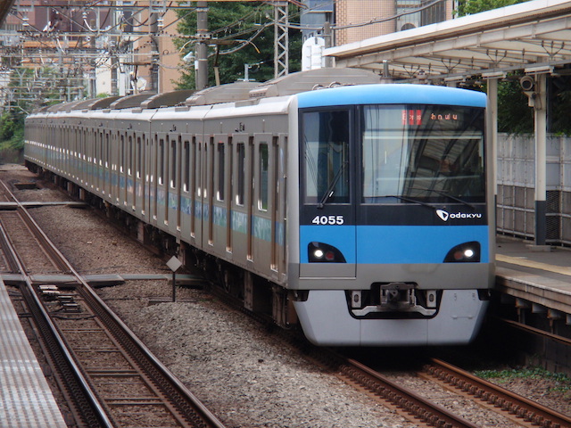 撮影場所・南新宿駅下りホーム小田原方